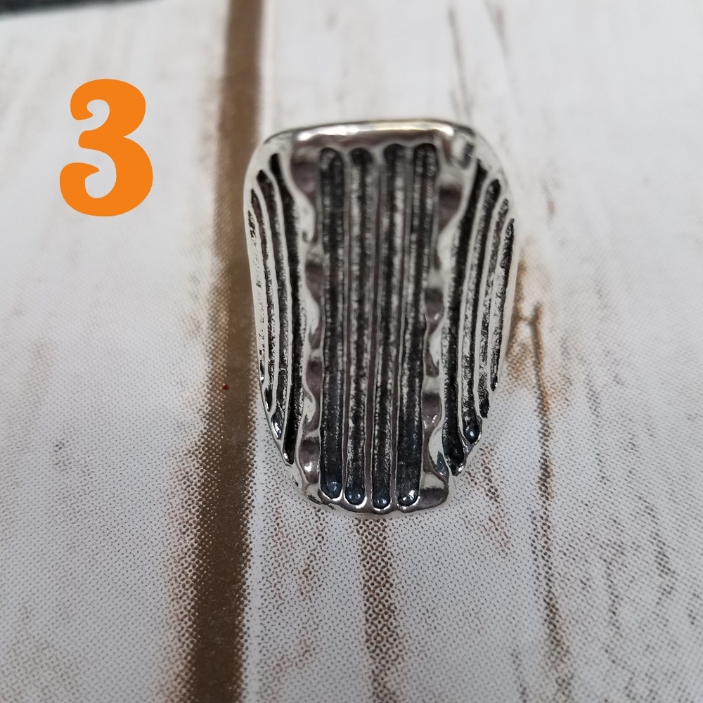 Vintage Carved Silver Plated Rings - Picture 4 of 8